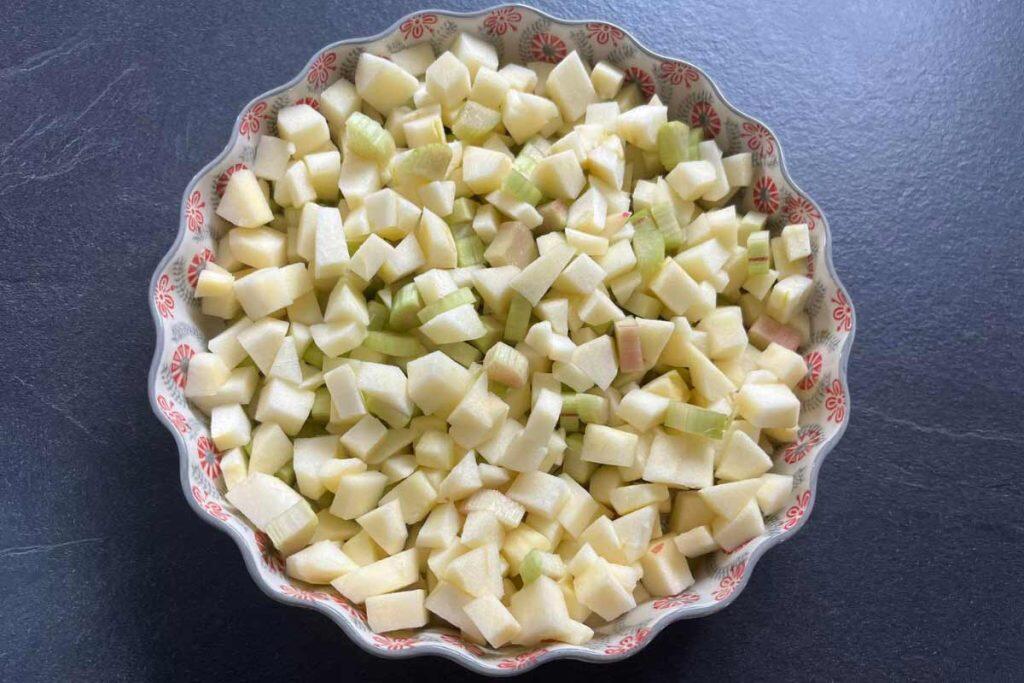 apfel-rhabarber-crumble-vorbereitung-1024x683.jpg