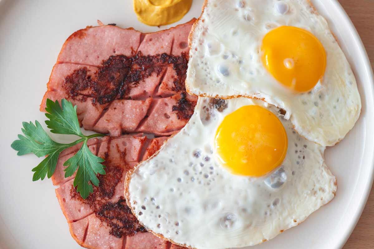 Leberkaes-mit-Spiegelei.jpg