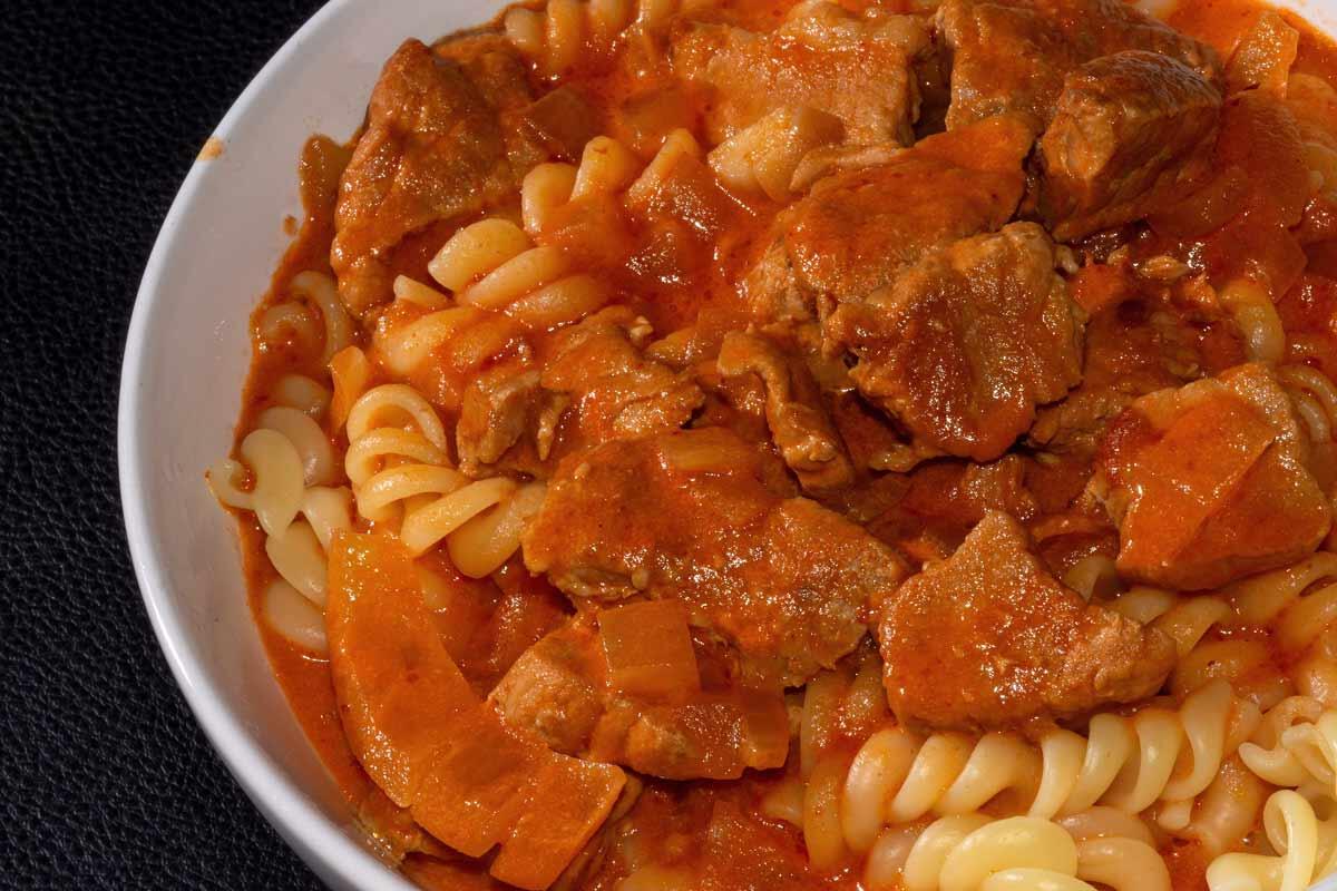 gulasch-nudeln.jpg