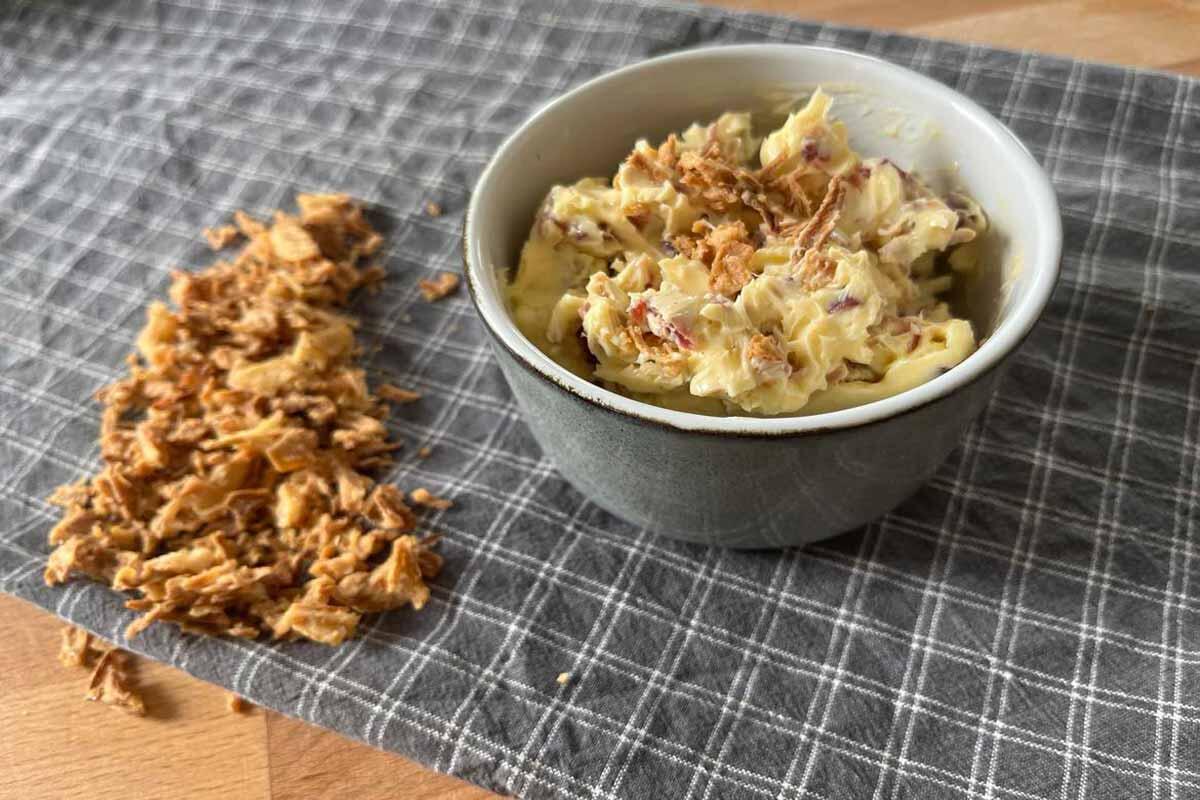 zwiebel-speck-grillbutter.jpg