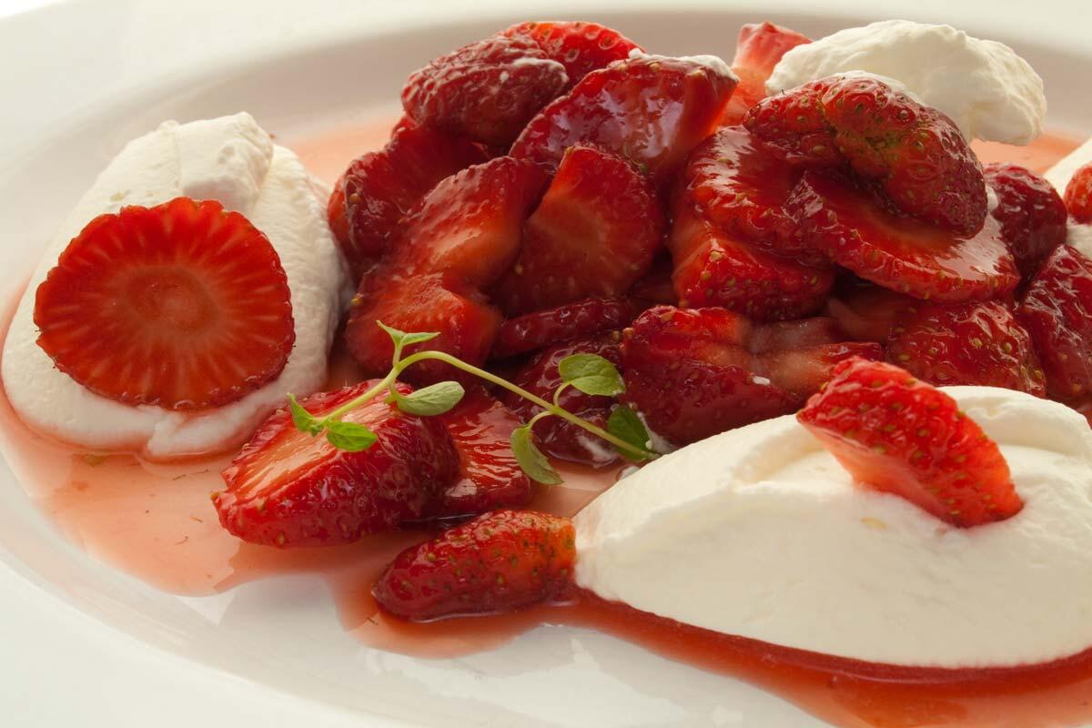 erdbeerkompott-schlagsahne.jpg