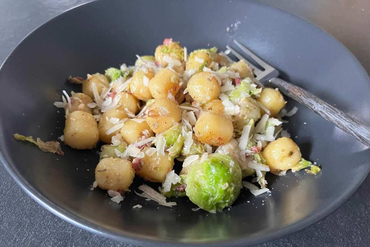 rosenkohl-gnocchi-pfanne.jpg