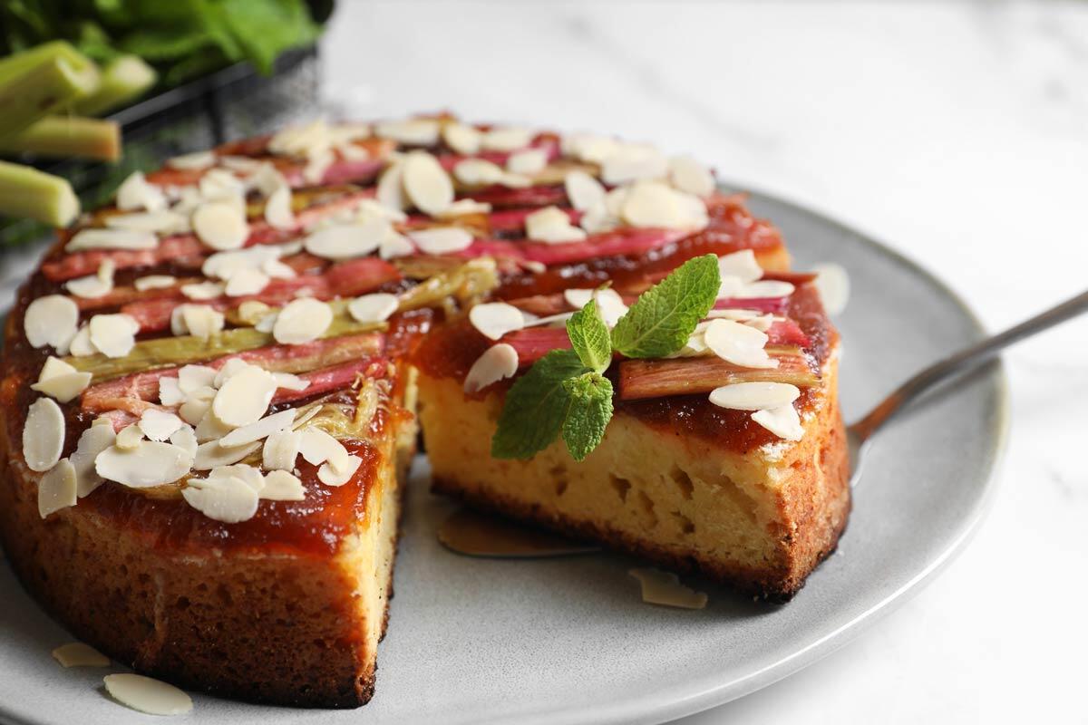 rhabarber-mandel-kuchen.jpg