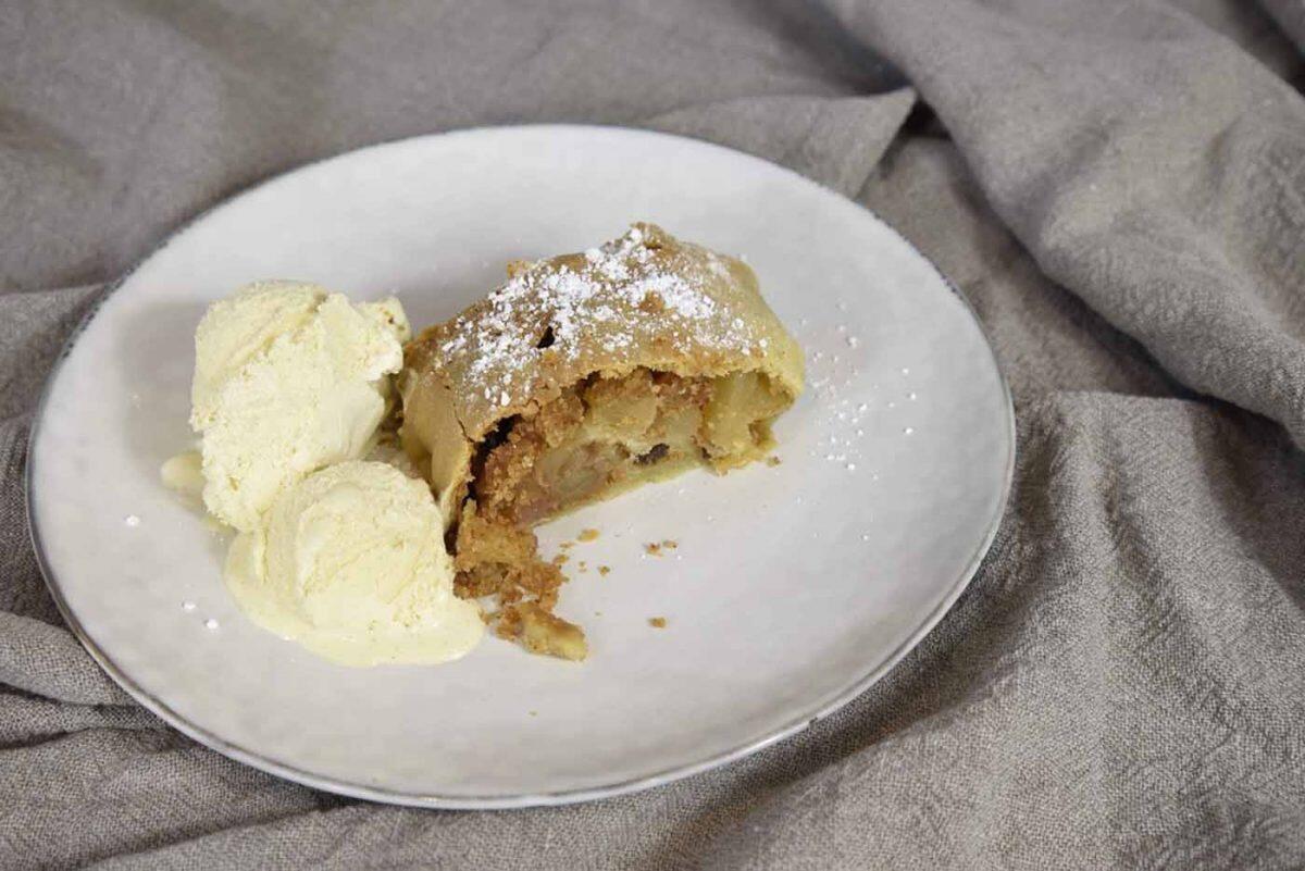 Apfelstrudel-1200x801-1.jpg