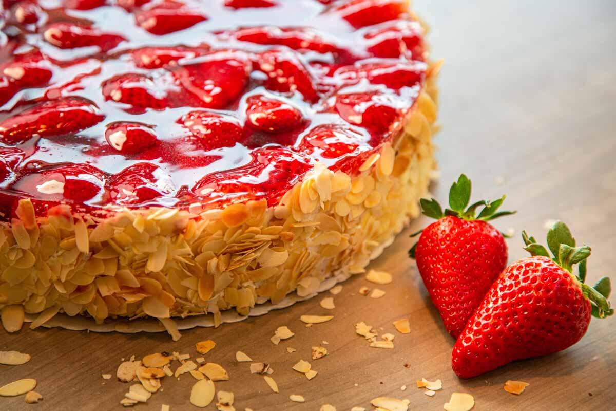 erdbeertorte-mandeln.jpg
