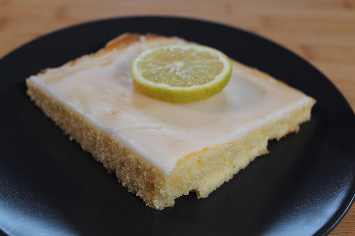 St&uuml;ck Zitronenkuchen vom Blech