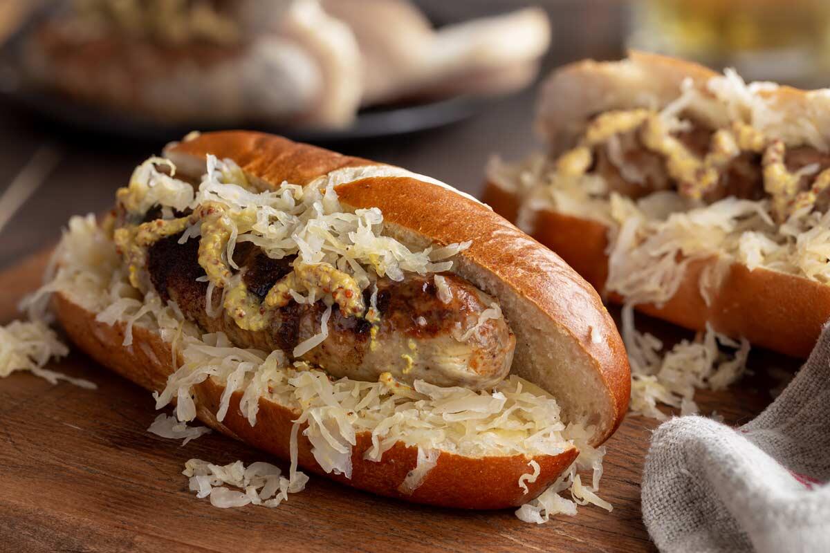 bratwurst-sauerkraut-broetchen.jpg