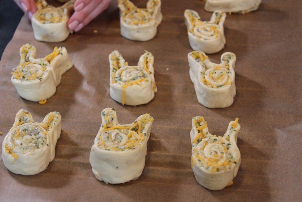 deftige-osterhasenbroetchen-vorbereitung-1024x683.jpg