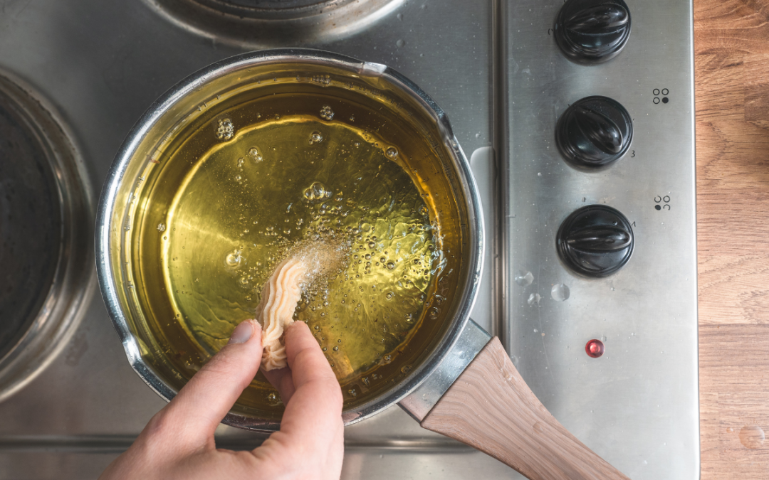 Butterschmalz, Pflanzenöl & Co. – Diese Öle und Fette eignen sich zum Frittieren